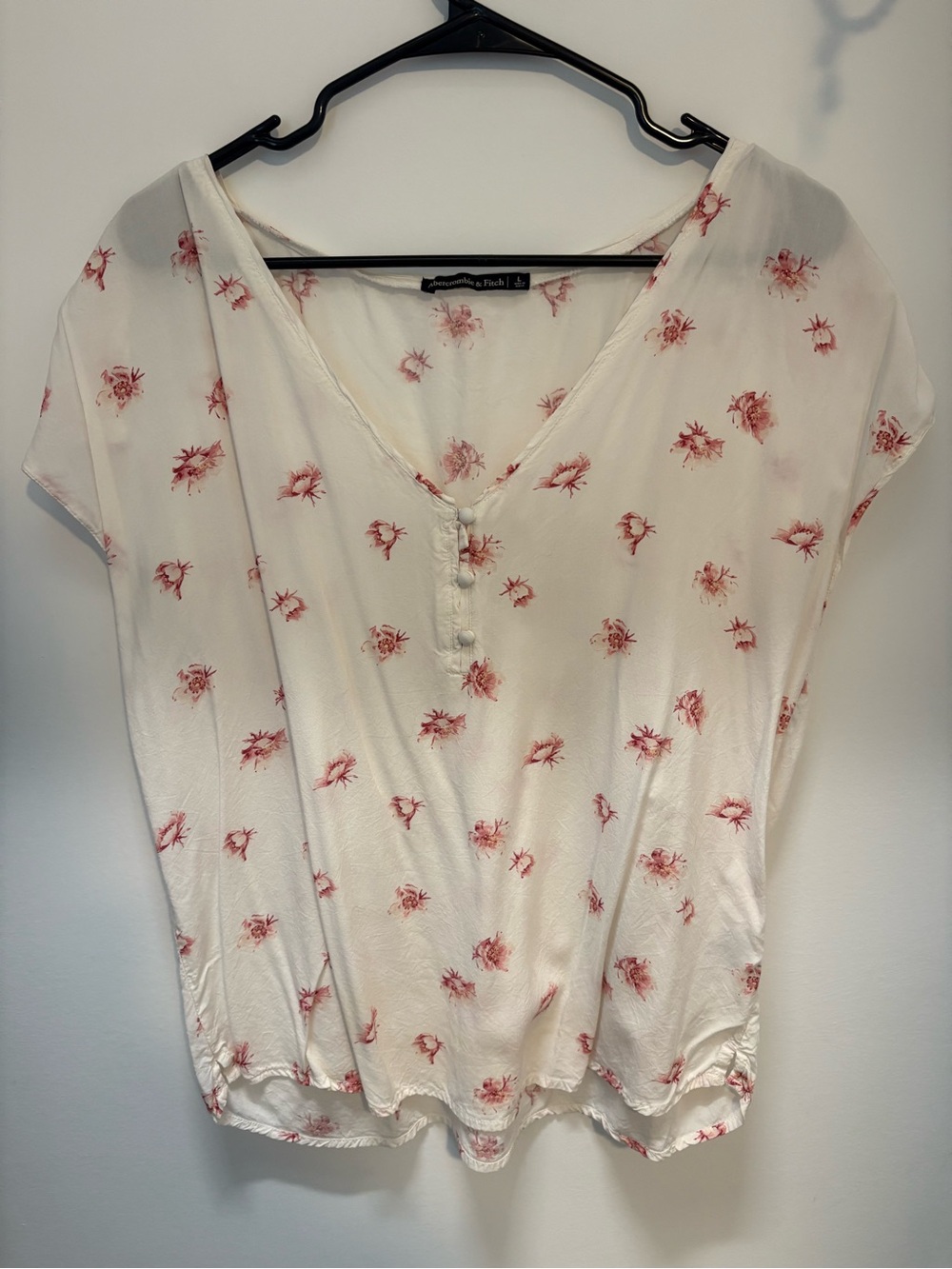 Abercrombie & Fitch White V-Neck Floral Button Front Blouse